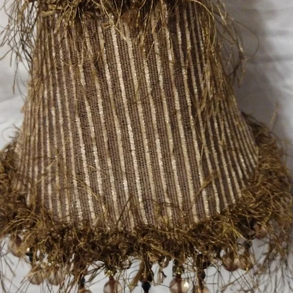 Vintage, small lamp shade measures 6 in across - Picture 2 of 5